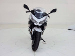 2023 Kawasaki Ninja® 400 Pearl Blizzard White/Metallic Carbon Gray