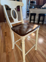 Table with 4 chairs