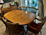 Solid Maple Wood Dinning Table and 6 Chairs