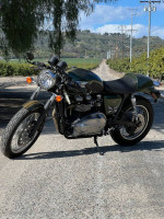 Triumph Thruxton 900. British Green. 2016
