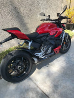 Ducati Streetfighter V2