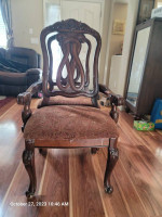 Dining Room Table and 6 Chairs