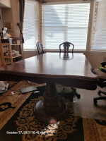 Dining Room Table and 6 Chairs