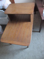 Vintage End Table. Medium wood tones