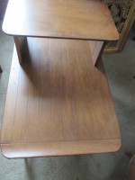 Vintage End Table. Medium wood tones