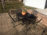 PATIO TABLE / CHAIRS