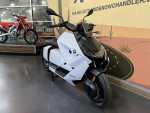 2024 BMW CE 04 Light White