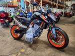2023 KTM 890 Duke R