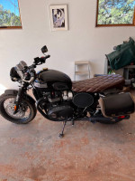 2016 Triumph T-120 Black