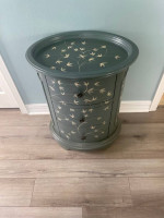 Accent table