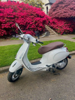 2023 Vespa Primavera 50cc White w/ Included Accessories – LIKE NEW!