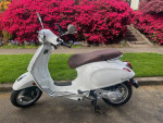 2023 Vespa Primavera 50cc White w/ Included Accessories – LIKE NEW!