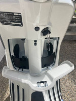 2023 Vespa Primavera 50cc White w/ Included Accessories – LIKE NEW!