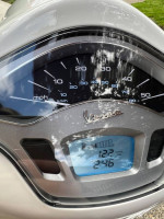 2023 Vespa Primavera 50cc White w/ Included Accessories – LIKE NEW!