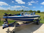 Skeeter SL180 fish and ski
