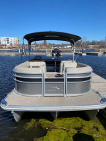 2020 Bennington 23 SSBXP Tritoon with a 2020 Evinrude 200 HP motor wit