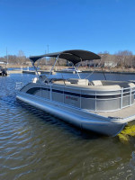 2020 Bennington 23 SSBXP Tritoon with a 2020 Evinrude 200 HP motor wit