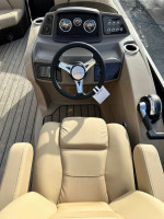 Lowe 23' Retreat with Mercury 200