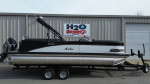 Avalon 2385 Catalina QL with Suzuki 200