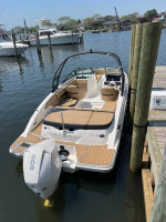 2021 Sea Ray SPX 210