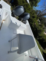 25’ Mako Center console