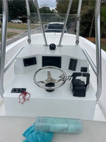 25’ Mako Center console