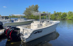 2019 Mako 284 CC W/2019 EZLOl Trailer