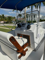 19' Mako Center Console