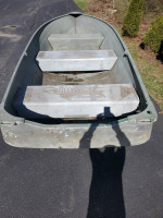 14 ft v hull and trailer