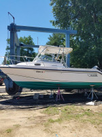 1998 Boston Whaler Conquest 235