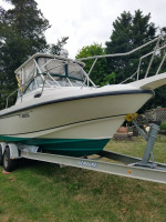 1998 Boston Whaler Conquest 235