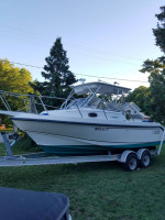 1998 Boston Whaler Conquest 235