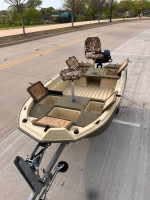 SUNDOLPHIN PRO 120 FISHING BOAT