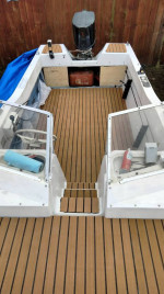 Tri-hull fishing boat