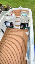 Tri-hull fishing boat