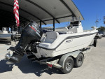 Boston Whaler 180 Outrage - 2006 Suzuki 175 hp Four Stroke