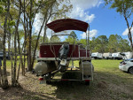 Pontoon boat