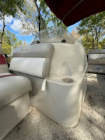 Pontoon boat