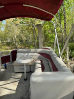 Pontoon boat