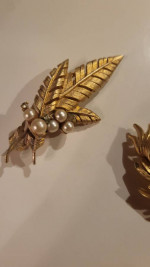 God tone brooches