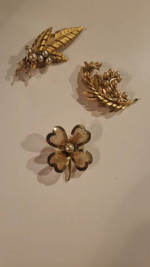 God tone brooches