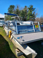 1981 Pontoon Boat