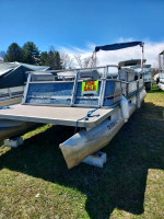 1981 Pontoon Boat
