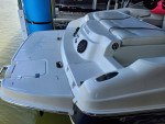 2004 Caravelle ski boat
