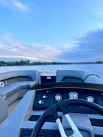 2022 Bennington 22 LSB Pontoon New Trailer and Sealegs