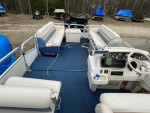 Pontoon Boat - Riviera Cruiser Tri-hull
