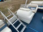 Pontoon Boat - Riviera Cruiser Tri-hull