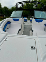 2019 chaparral 223 low hours