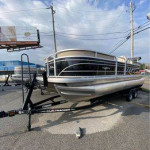 2022 SUN TRACKER PARTY BARGE 22 DLX