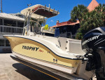 2503CC TROPHY PRO CENTER CONSOLE
